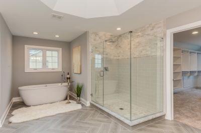 Glass Enclosed Tub